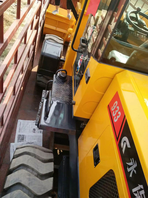 933型裝載機裝車現(xiàn)場